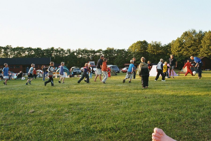 2003060208 camping voetbal